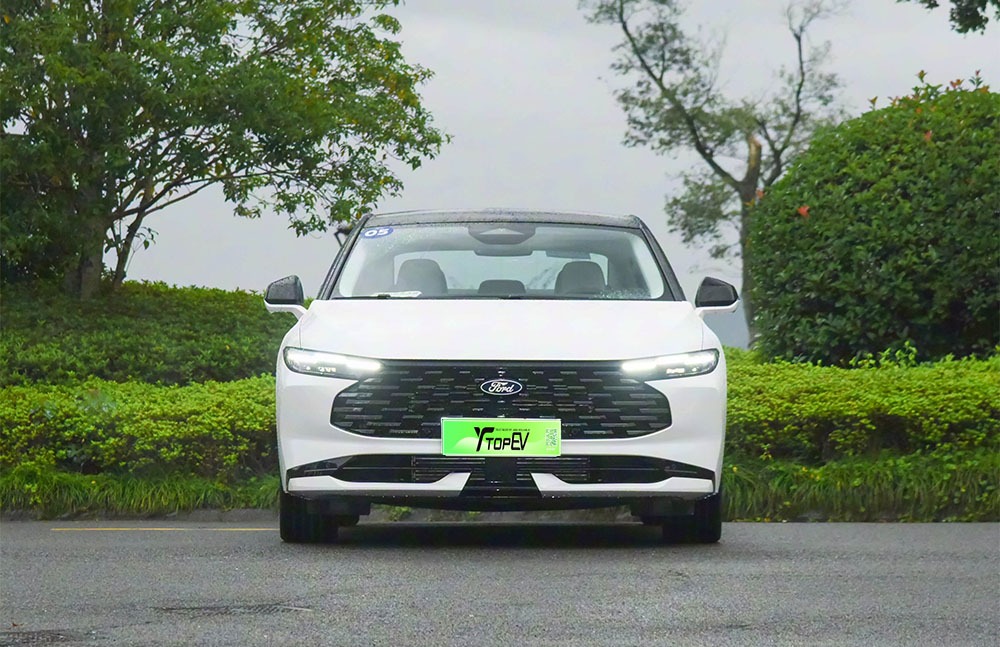 imgi_3_1_3(41) Ford Mondeo 2026 – China Export Vehicle | Chinese Ev Cars in Algeria - Image 1